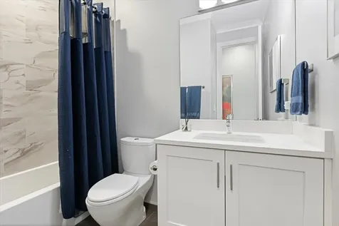 1470 West Winona Street Chicago IL 60640