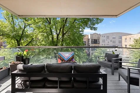 1470 West Winona Street Chicago IL 60640