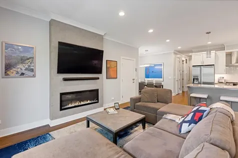 1470 West Winona Street Chicago IL 60640