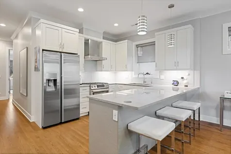1470 West Winona Street Chicago IL 60640