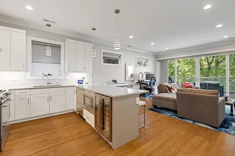 1470 West Winona Street Chicago IL 60640