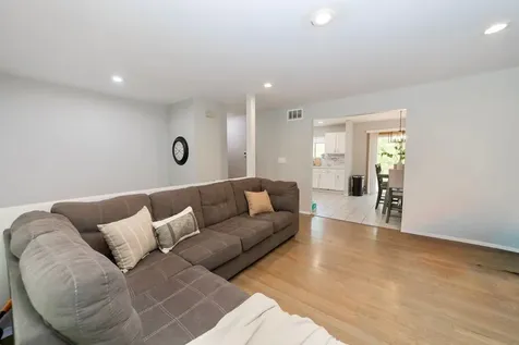 614 Kakos Court Zion IL 60099