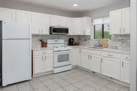 614 Kakos Court Zion IL 60099