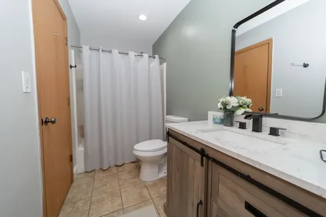 614 Kakos Court Zion IL 60099