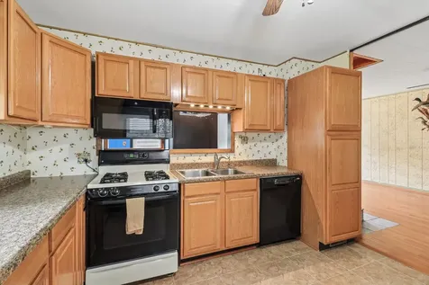 11806 Maple Avenue Hebron IL 60034