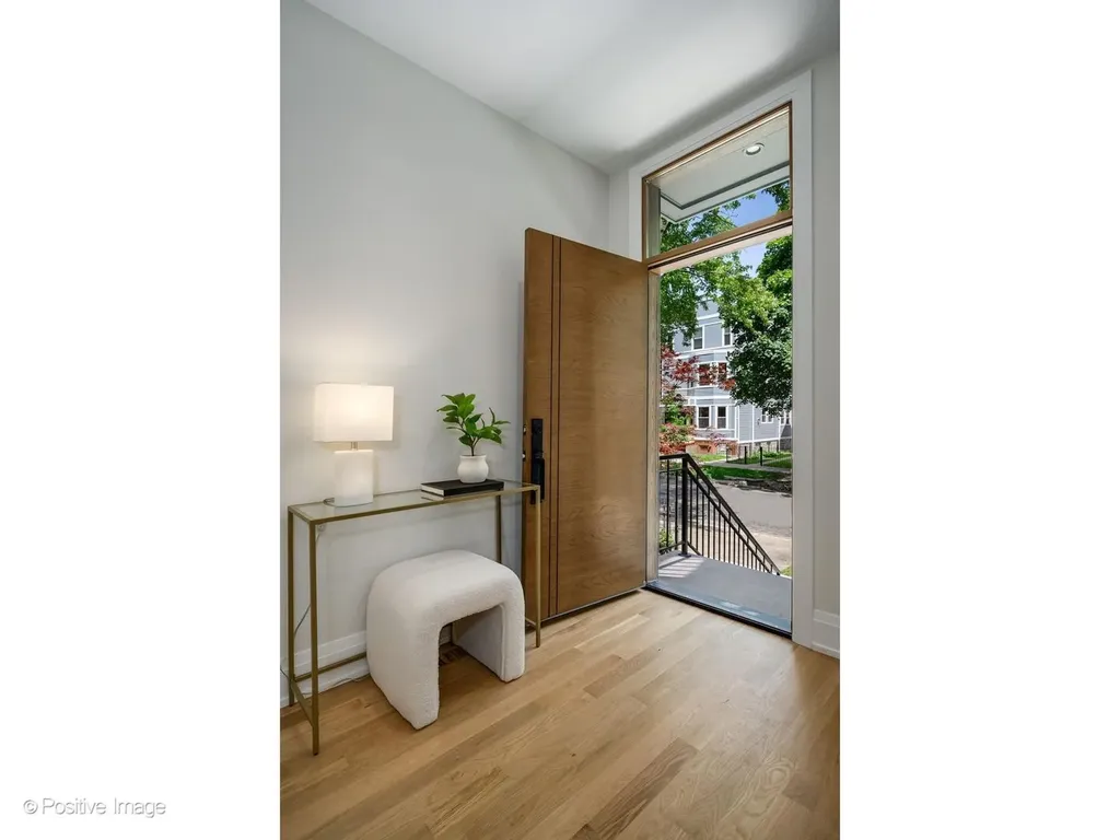 1925 West School Street Chicago IL 60657