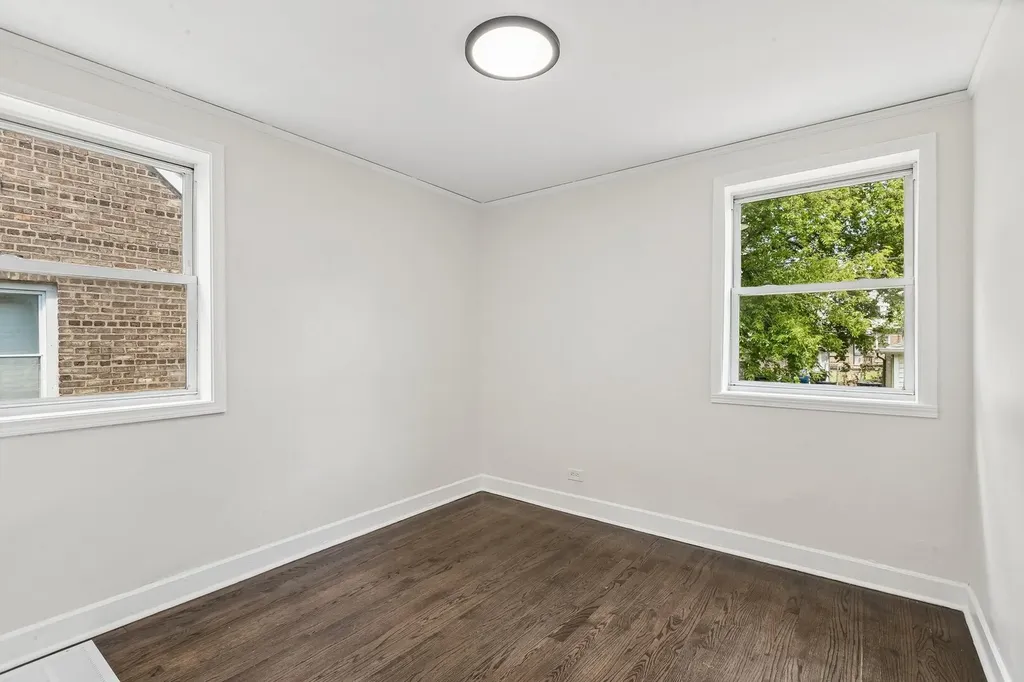 10145 South Bensley Avenue Chicago IL 60617