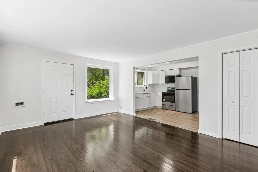 10145 South Bensley Avenue Chicago IL 60617