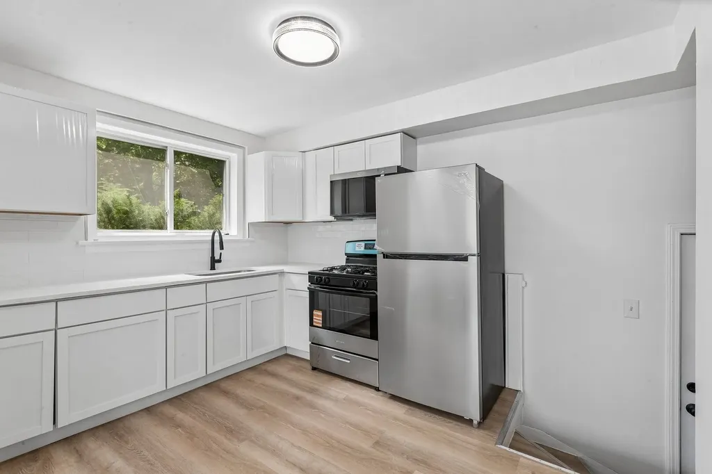 10145 South Bensley Avenue Chicago IL 60617
