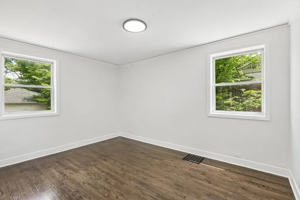 10145 South Bensley Avenue Chicago IL 60617