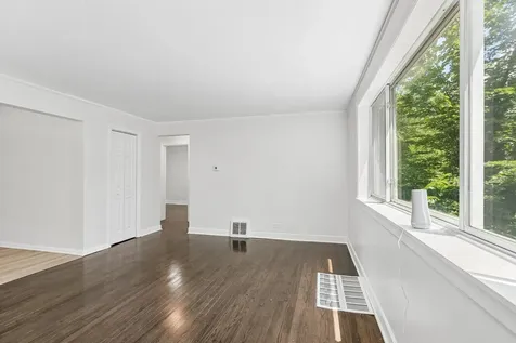 10145 South Bensley Avenue Chicago IL 60617
