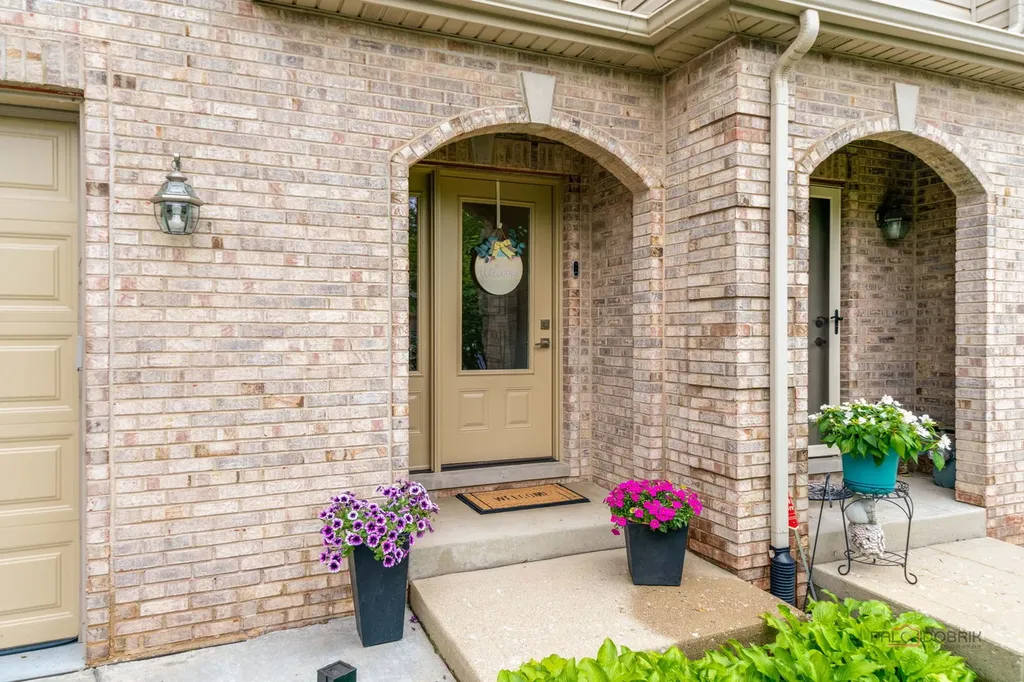 695 East Nerge Road Roselle IL 60172