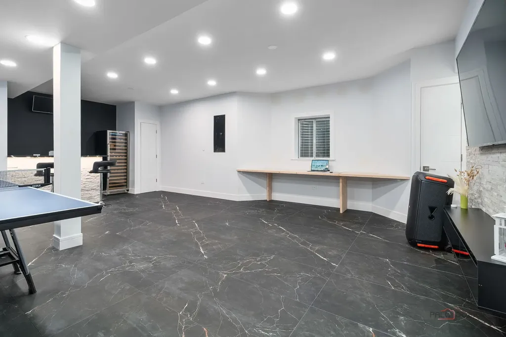 695 East Nerge Road Roselle IL 60172
