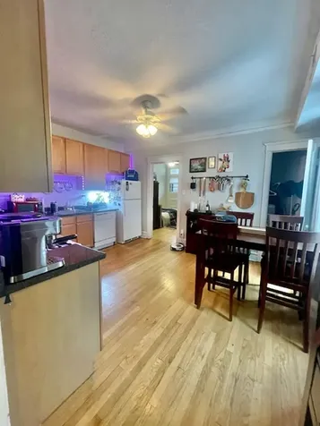 908 West Waveland Avenue Chicago IL 60613