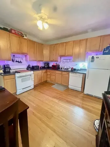 908 West Waveland Avenue Chicago IL 60613