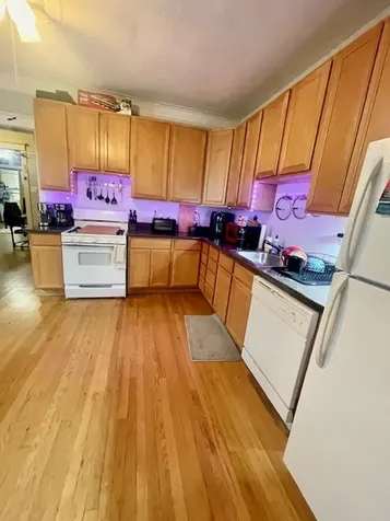 908 West Waveland Avenue Chicago IL 60613