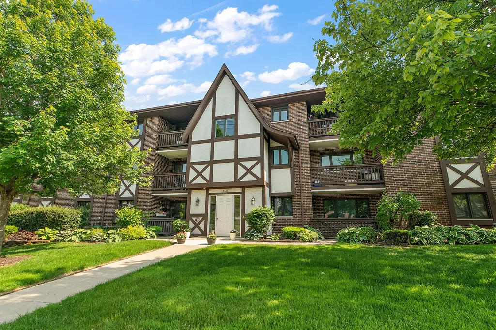 8425 West 95th Street Hickory Hills IL 60457