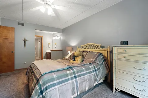8425 West 95th Street Hickory Hills IL 60457