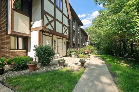 8425 West 95th Street Hickory Hills IL 60457