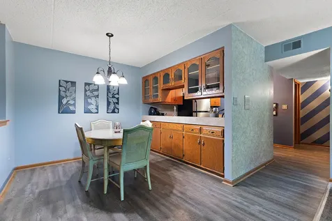 8425 West 95th Street Hickory Hills IL 60457