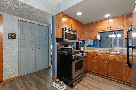 8425 West 95th Street Hickory Hills IL 60457