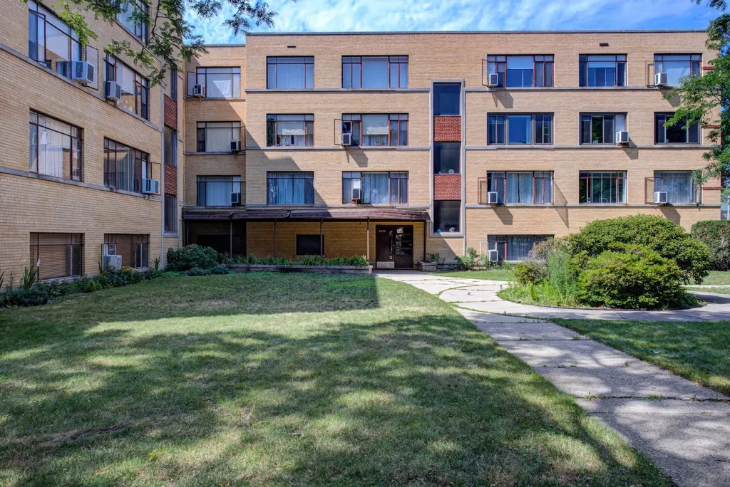 2710 West Summerdale Avenue Chicago IL 60625