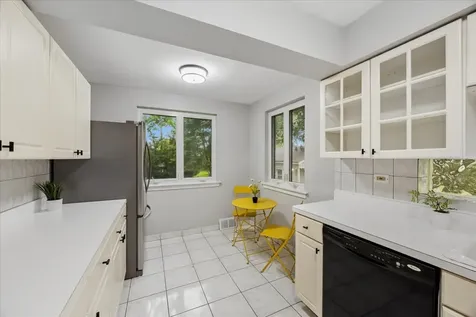 1260 Portsmouth Avenue Westchester IL 60154