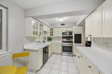 1260 Portsmouth Avenue Westchester IL 60154