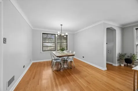 1260 Portsmouth Avenue Westchester IL 60154