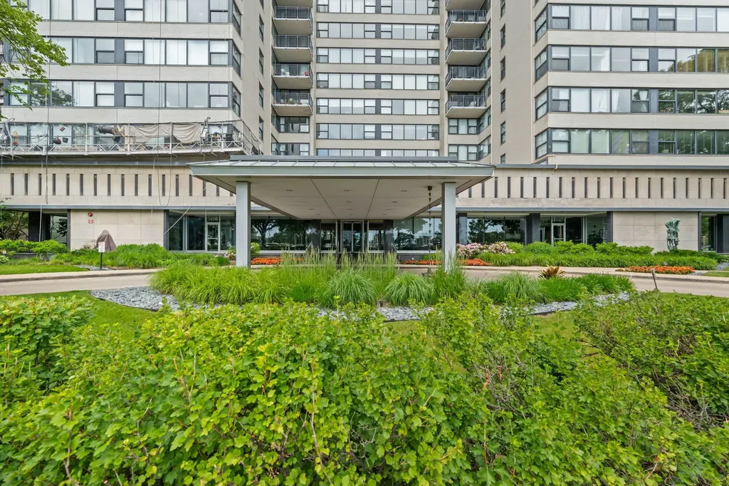 3430 North Lake Shore Drive Chicago IL 60657