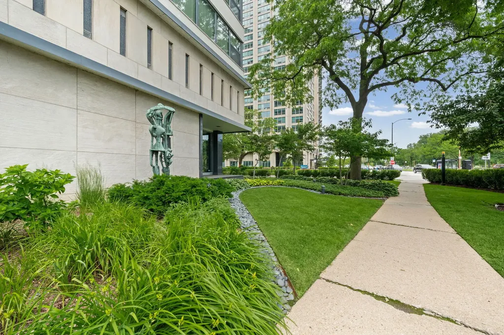 3430 North Lake Shore Drive Chicago IL 60657