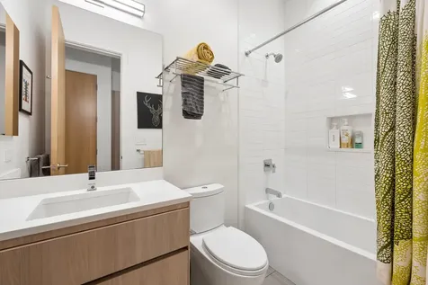 5945 North Magnolia Avenue Chicago IL 60660