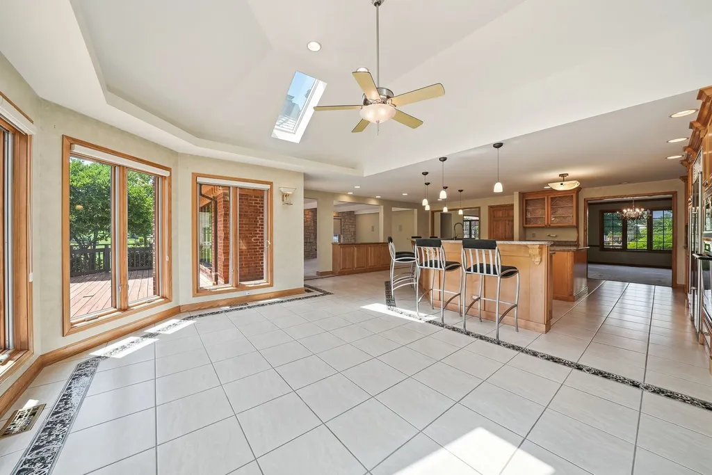 313 Trinity Lane Oak Brook IL 60523