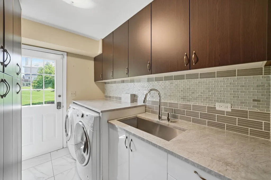 313 Trinity Lane Oak Brook IL 60523