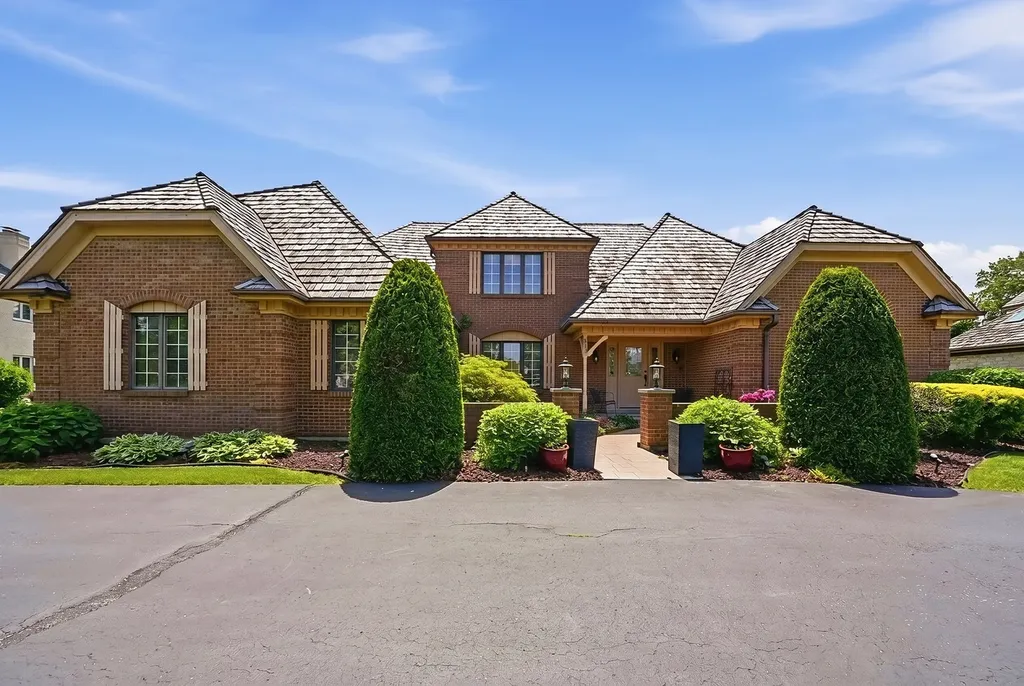 313 Trinity Lane Oak Brook IL 60523