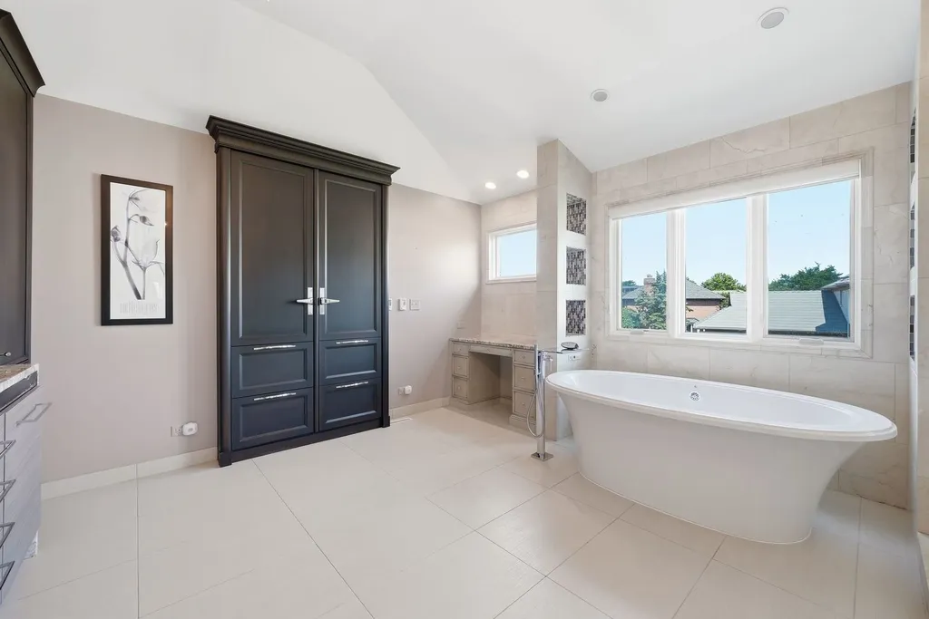 313 Trinity Lane Oak Brook IL 60523