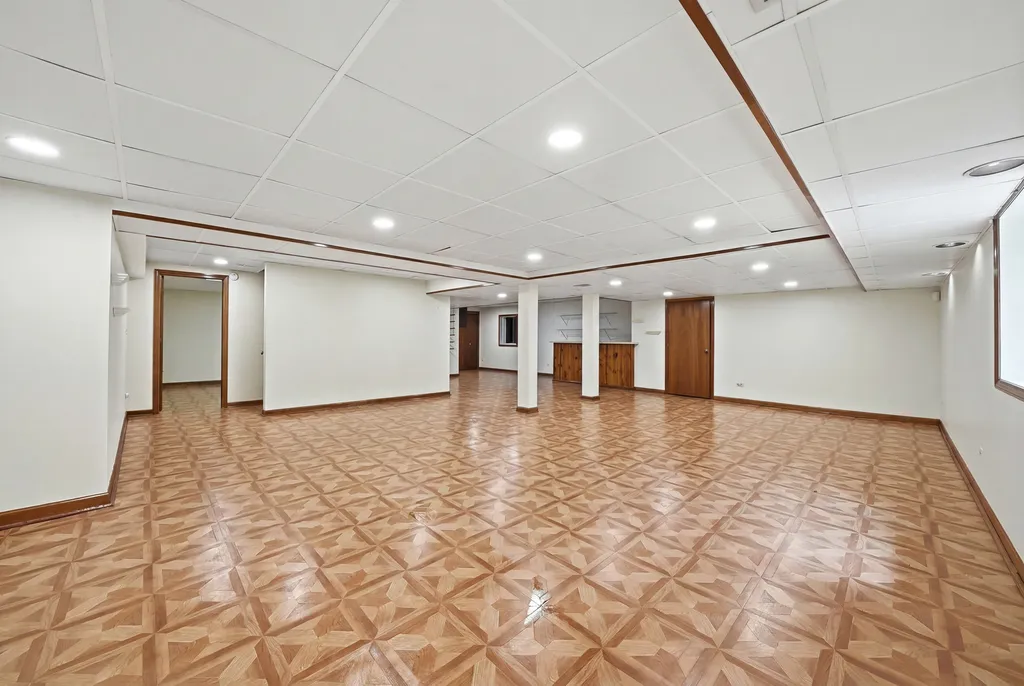 313 Trinity Lane Oak Brook IL 60523