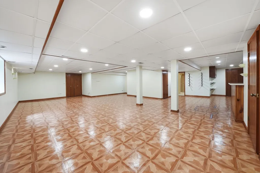 313 Trinity Lane Oak Brook IL 60523