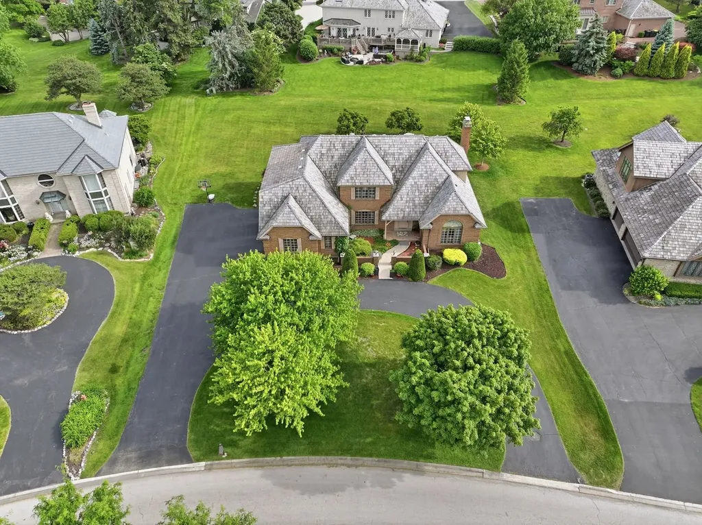 313 Trinity Lane Oak Brook IL 60523