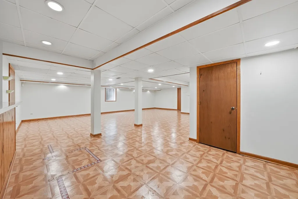 313 Trinity Lane Oak Brook IL 60523