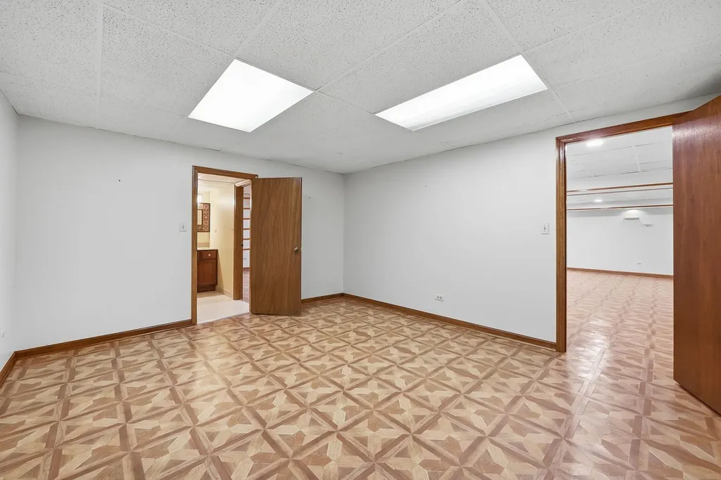 313 Trinity Lane Oak Brook IL 60523