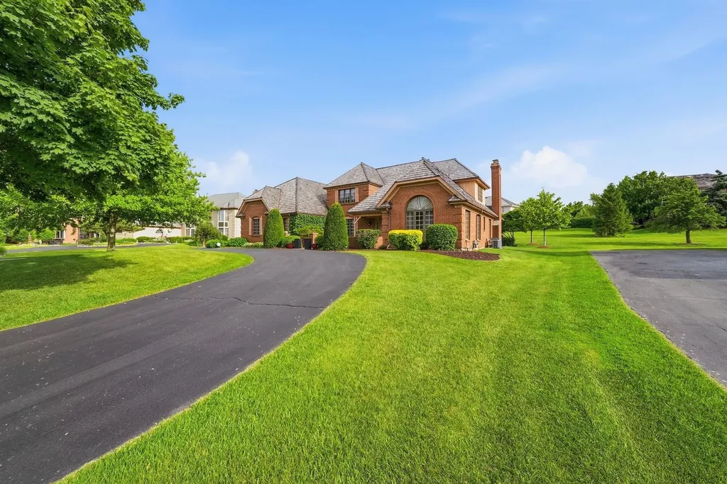 313 Trinity Lane Oak Brook IL 60523