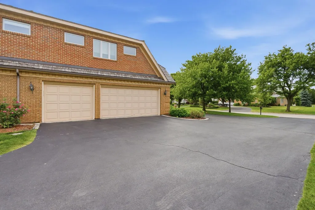 313 Trinity Lane Oak Brook IL 60523
