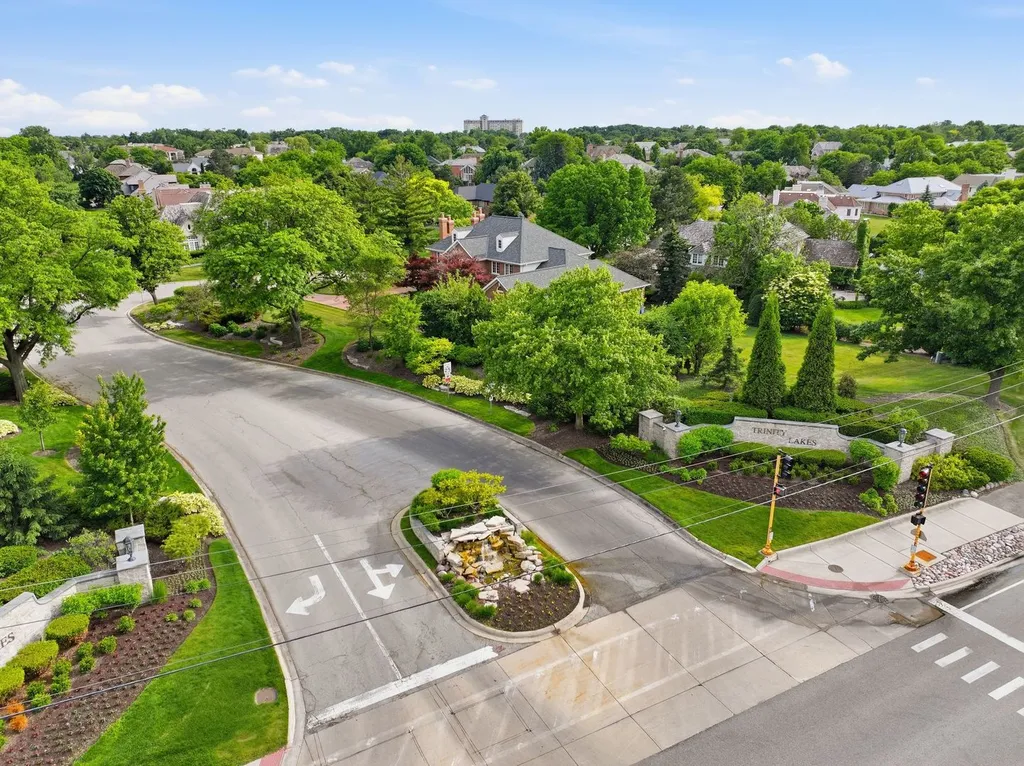 313 Trinity Lane Oak Brook IL 60523