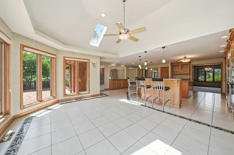 313 Trinity Lane Oak Brook IL 60523