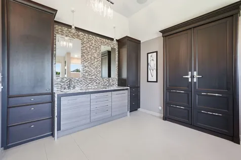 313 Trinity Lane Oak Brook IL 60523