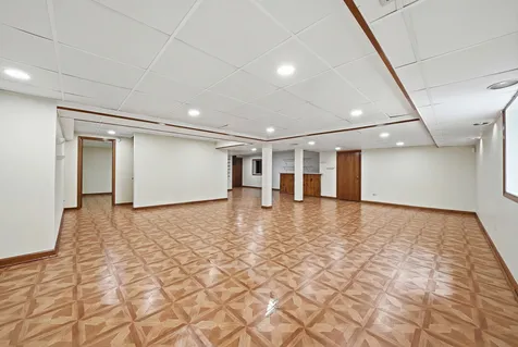 313 Trinity Lane Oak Brook IL 60523