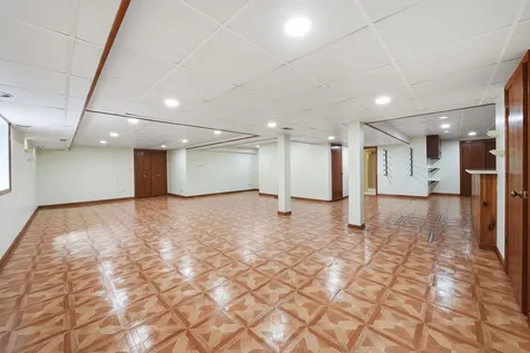 313 Trinity Lane Oak Brook IL 60523