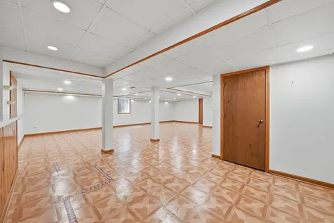 313 Trinity Lane Oak Brook IL 60523