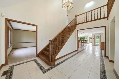 313 Trinity Lane Oak Brook IL 60523